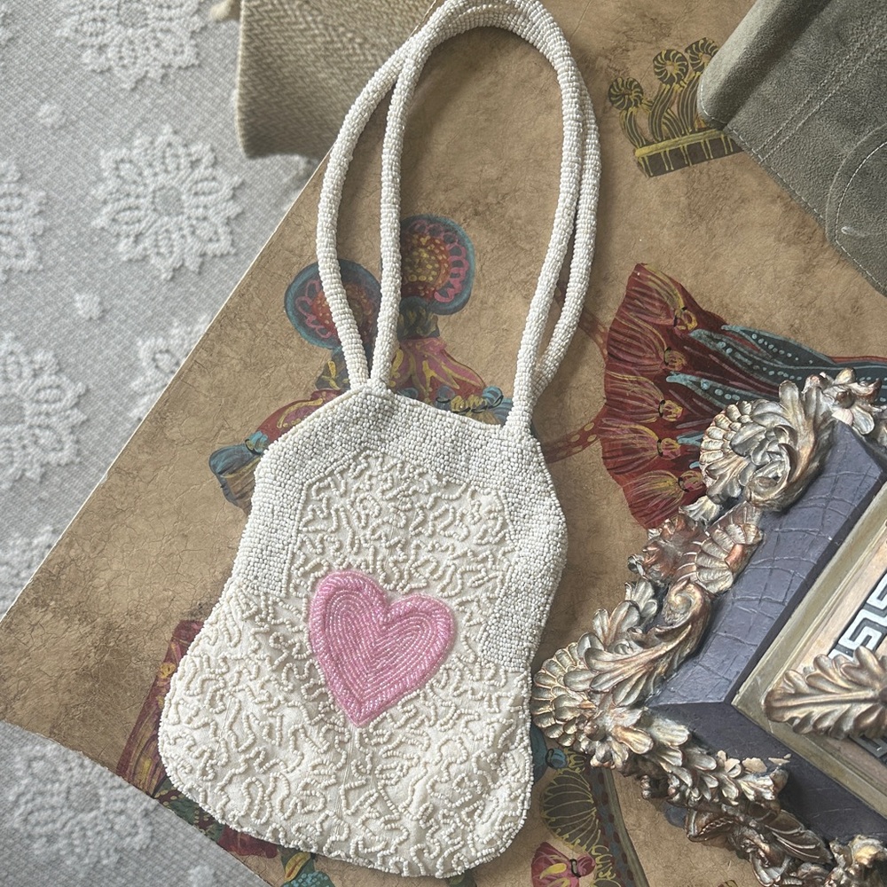 Elegant Vintage Cream Hand Beaded Bag with Pink Heart